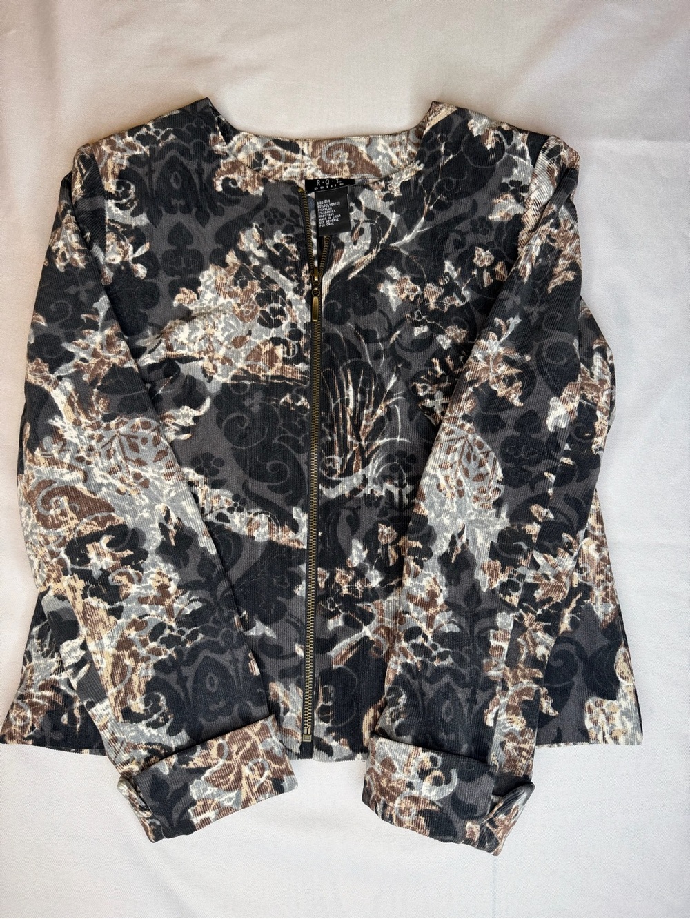 R.Q.T Petite 90’s Floral Pattered Corduroy Zip-Front. Size PM